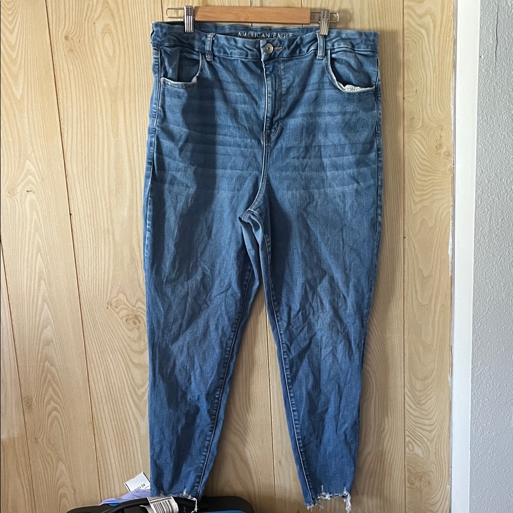 American Eagle High-Rise Tapered Blue Jeans
